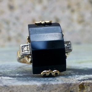 Size 6, Retro Onyx And Diamond Ring In 10 Karat Gold