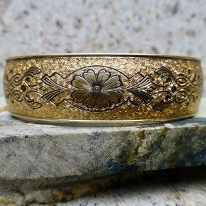 Victorian Taille d&#39;Epargné Black Enamel And Gold Filled Hinged Bangle