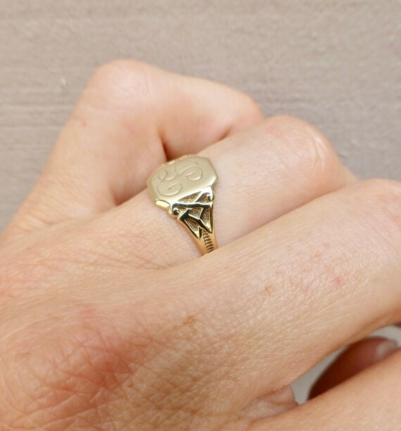 Antique Art Deco 14K Solid Yellow Gold Engraved Letter D Ring Size 6.25