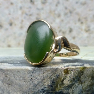 Size 9 1/4 Solid 9k gold Nephrite Jade Cabochon Ring