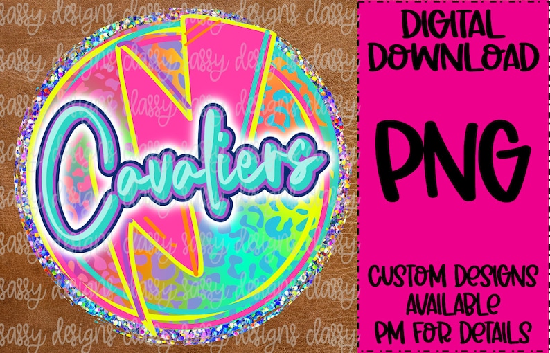 Puede incluir: Un dise&ntilde;o PNG digital con la palabra "Cavaliers" en una fuente colorida y en capas. El dise&ntilde;o incluye un fondo rosa con acentos de rayos, un patr&oacute;n de estampado de leopardo y un borde brillante. La imagen tambi&eacute;n incluye el texto "DESCARGA DIGITAL PNG" y "DISE&Ntilde;OS PERSONALIZADOS DISPONIBLES PM PARA M&Aacute;S DETALLES."