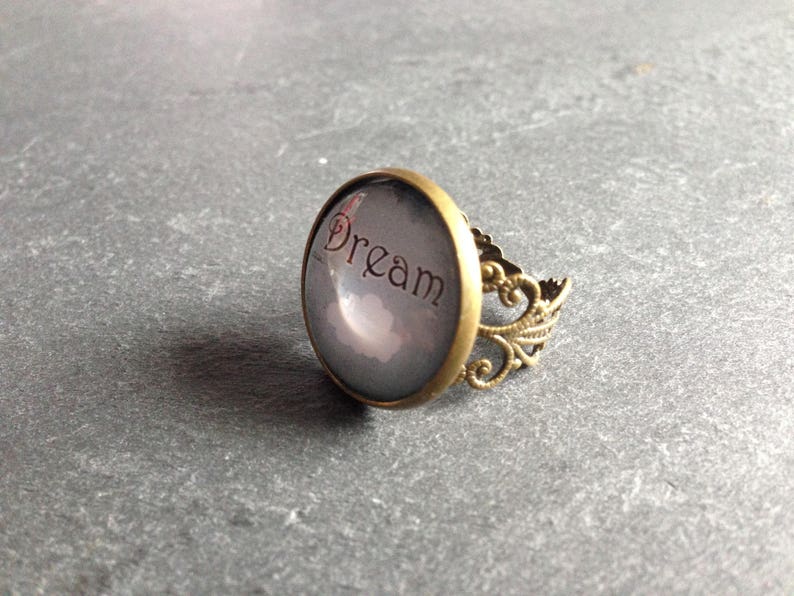 bague vintage Dream sur fond bleu image 1