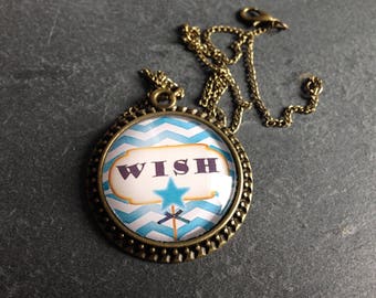 collier vintage " wish " sur fond rayé bleu