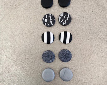 Pendientes redondos, tachuelas de arcilla polimérica hechas a mano, pendientes de disco simples para el día a día, pendientes de botón minimalistas modernos, regalos para mujeres