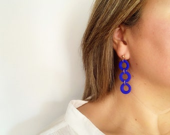 Pendientes de declaración azul, pendientes de círculo azul ultramar, pendientes de arcilla minimalistas modernos, pendientes geométricos