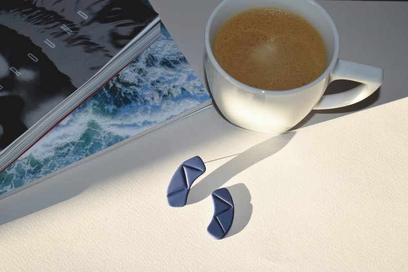 Modern minimalist dark blue stud earrings handmade from polymer clay by Vertseas.