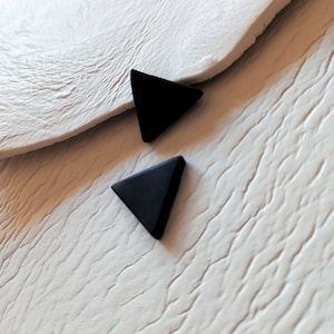 Triangle stud earrings handmade from matte black polymer clay by Vertseas.