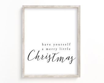 Peut inclure: Une impression encadrée blanche avec le texte "have yourself a merry little Christmas" en écriture cursive noire.