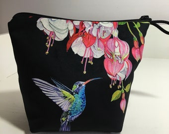 Cosmetic travel bag - Small velvet pouch with bird motif printed - Circe and Fushia - Hummingbird - Artist-derived product -