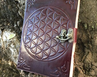 Diario in pelle goffrata – Fiore della vita, chiusura in bronzo