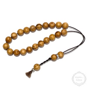 Handgemachte Olivenholz komboloi erstellt mit 21+3 natürlichen Olivenholzperlen in runder Form von 13 mm Durchmesser, 30 cm Gesamtlänge.