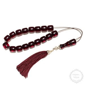 Resin traditional komboloi created with 17+1 resin beads in barrel shape of 13x14mm diameter, 36cm total length, and 42g total weight.
