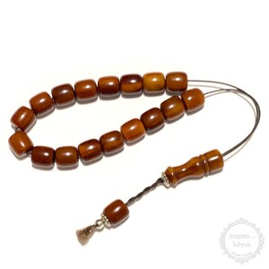 Resin traditional komboloi created with 17+1 resin beads in barrel shape of 13x14mm diameter, 36cm total length, and 42g total weight.