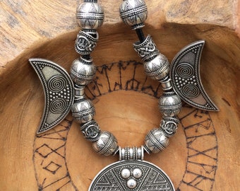 Viking Pendant necklace , Hangeroc necklace, creating a Norse stunning pendant ~ᚼ Þrír Máni Necklace ᚼ~