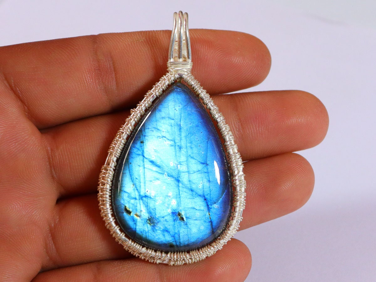 Blue Fire Labradorite Pierre pendentif 92,5 solide argent Sterling environ 40X28mm poire Cabochon Pierre environ 111Cts belle Bijoux Pendentif Blue Fire Labradorite Labradorite Labradorite Pierre pendentif 92,5 solide argent Sterling environ 40X28mm poire Cabochon Pierre environ 111Cts belle Bijoux Pendentif f01466