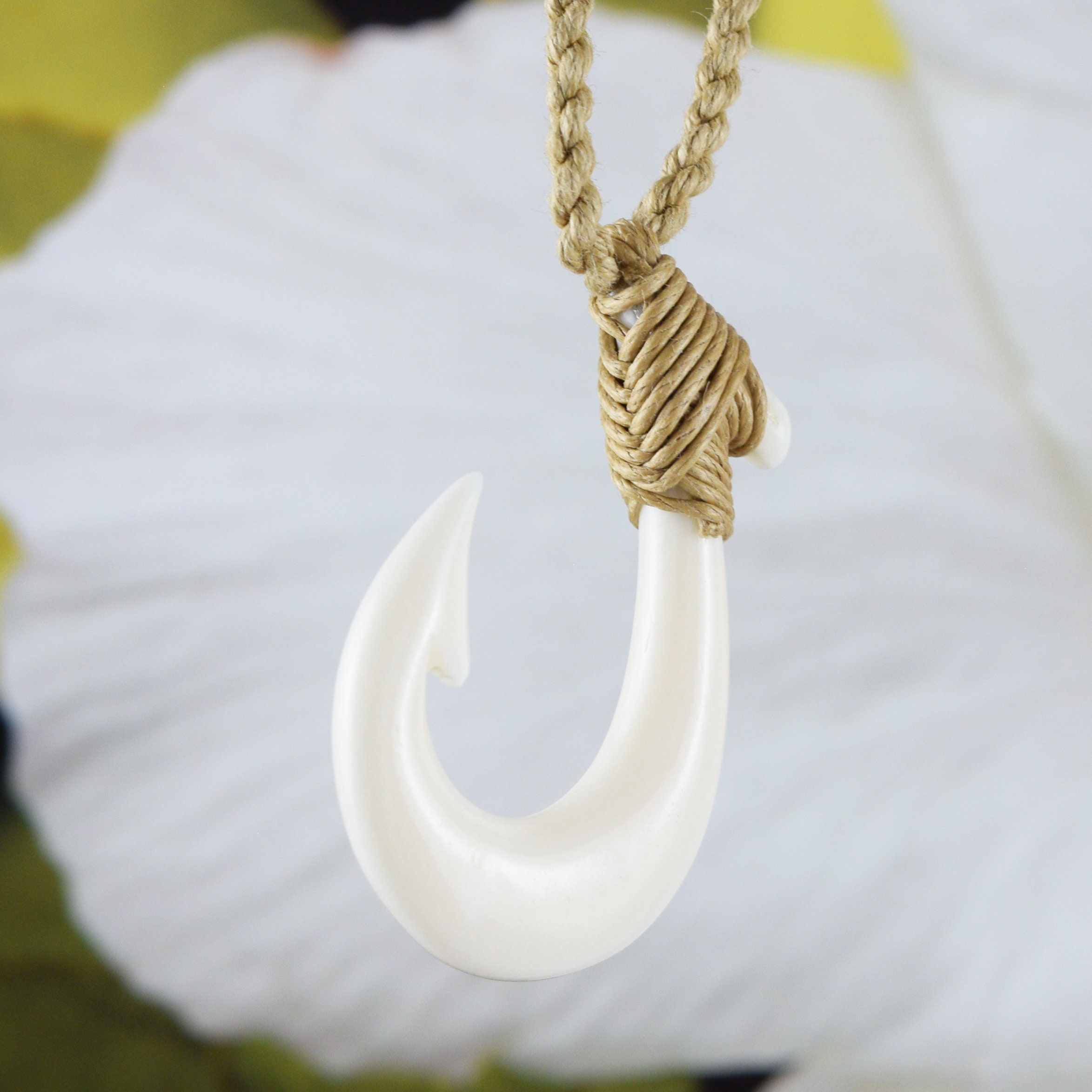Beautiful Hawaiian Fish Hook Necklace Hand Carved Buffalo Bone 3D