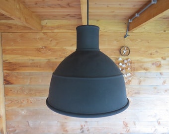 Muuto pendant lamp. Form us with love. Sweden 2000. Design.