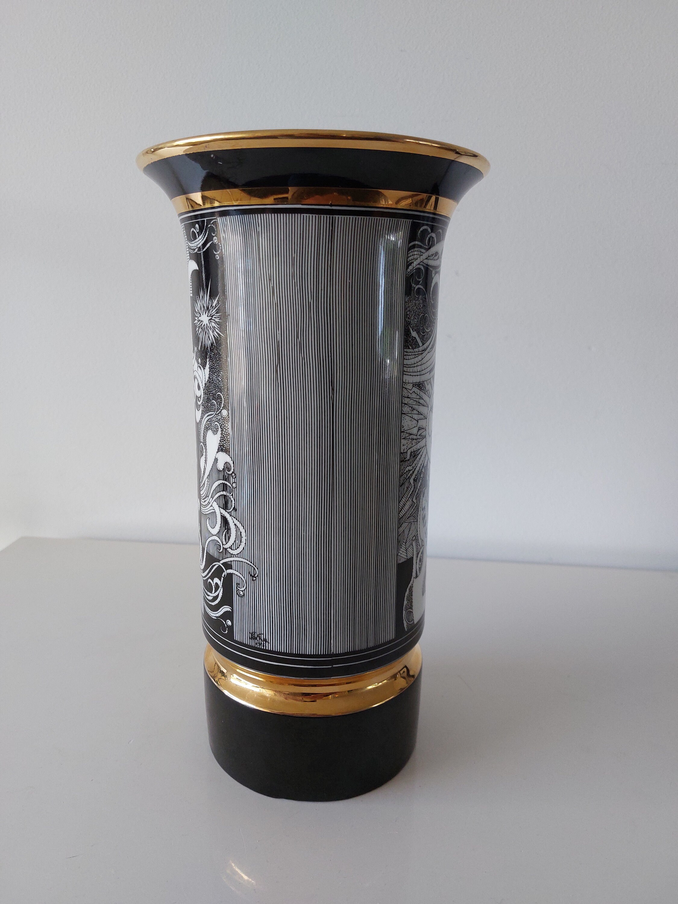 モダニスト花瓶磁器、ホロハザ ハンガリー、ヴィンテージ、デザイン モダニスト花瓶磁器、ホロハザ ハンガリー、ヴィンテージ、デザイン