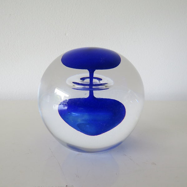 Glass decorative object / sphere Tine Planken 2003. Glassworks Leerdam serica. Glass art. Design