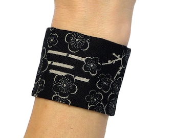 Obi Style Bracelet, Japanese Fabric, Tailor-made, Asian, white cru cream flowers floral, black cuff bangle, flexible soft