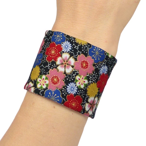 Bracelet Manchette Obi Sakura fleurs cerisier, tissu japonais, motif multicolore noir, Coton floral, dore, rouge, bleu, rose, sakura souple