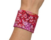 Articles Similaires à Bracelet Large Tissu Japonais Rouge