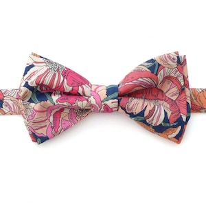 Bow tie, navy Blue with pink salmon coral floral pattern, self tie or pre-tied, men's Kid, Liberty cotton fabric, Pocket square