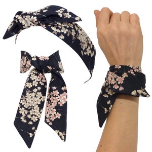 Foulard Bandeau Noir Fleurs de Cerisiers pastel rose beige, Tissu coton, à nouer Cheveux, Bracelet, Headband fil de fer; petit sac, femme