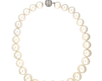 Sophia D platina Zuidzeeparelketting met 4 karaat diamanten sluiting platina