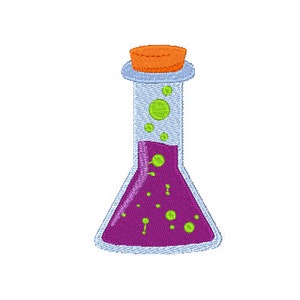 Puede incluir: Un vaso de precipitados de vidrio morado con una parte superior de vidrio transparente y un tapón naranja. El vaso de precipitados está lleno de un líquido morado y burbujas verdes.