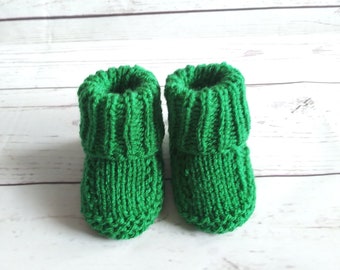 Baby boy girl green newborn booties, Newborn gender neutral green socks, Irish baby shoes, Spring baby shower gift idea, Easter shoes