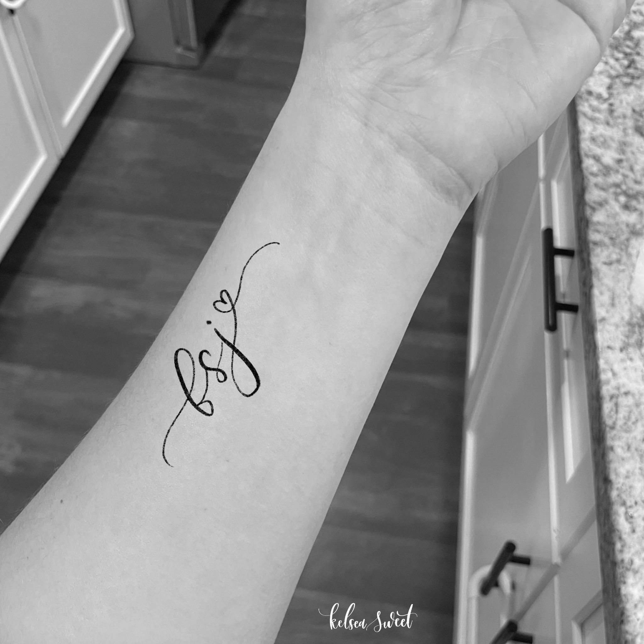 Tattoos with Initials: Simple, Stylish & Meaningful