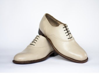 Classic white Oxford leather shoes, handmade brogues