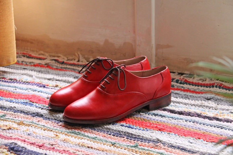 Women oxford shoes, red leather shoes, custom shoes, handmade shoes, flat and tie shoes. 画像 1