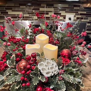 Winter Led Kerzenleuchter mit Kiefer & Beeren. Weihnachten Herzstück