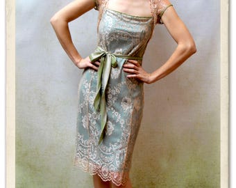 1940s screen goddess vintage style lace dress in platinum and reef