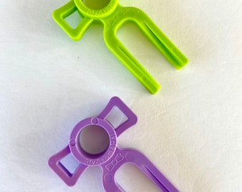 Apribottiglie A Forma Di Chitarra – 2 Pezzi Con Portachiavi – Regalo Uomo Per Musicisti, Confezione Regalo Inclusa