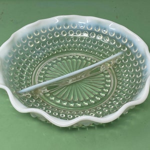 Vintage Hobnail Mondstein Glas geteilte Konfektschale - Vintage Anker Hocking Hobnail Geteiltes Glas Bonbon Schale Weiß Rauchglas