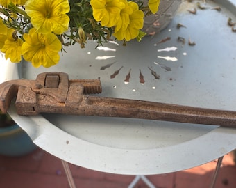 No 18 Antique Pipe Wrench Huge - Rusty Antique Hand Tools - Steampunk Decor - Vintage Farmhouse - Collectible Tools Old Rusty Wrench