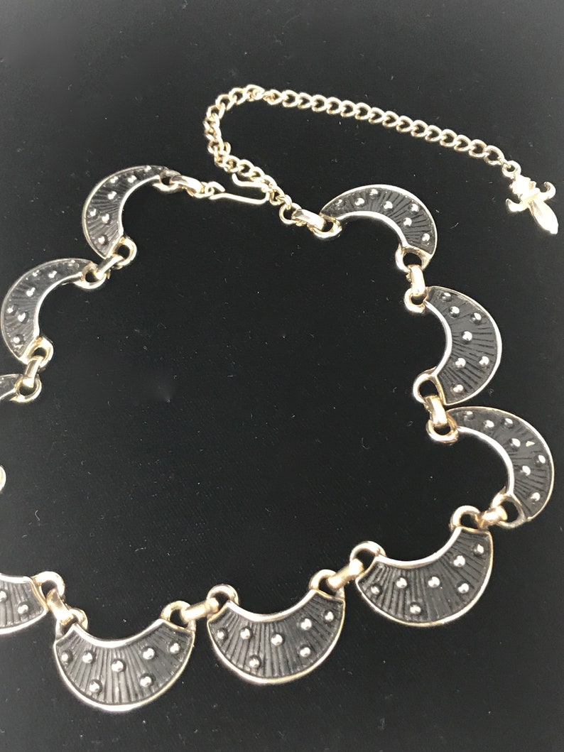 Vintage Costume Silver and Black Collar Necklace /& Earring Set Silvertone and Black Link Necklace or Choker with Clip-On Oval Earrings