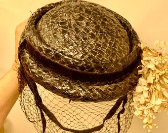 Vintage Straw Pillbox Hat in Cream with Black Netting Vintage but New. Beautiful Vintage Straw Faux Pearl Half Hat, 1950s-60s Hat, Vintage  main image 3