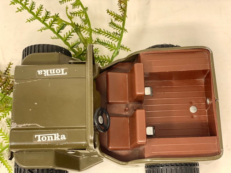 Petite Jeep Tonka Vintage Rouge – Acier Pressé – Fabriquée Aux USA – Années 60 – 15 Cm