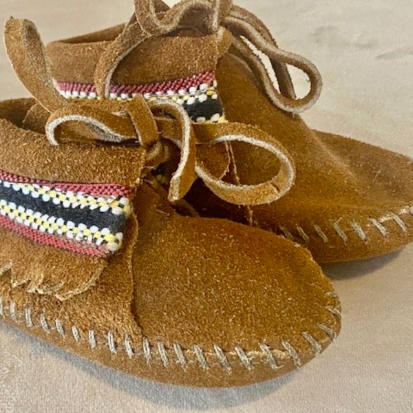 Suede Baby Moccasins Muklucks with fringe - Native American Baby Mukluks Moccasins Brown Swede Baby Flexible Moccasins with Colorful Trim