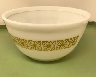 Mid Century Pyrex Bowl "Autumn Floral" Green Flowers 1.5 qt - Petit vintage Pyrex Bowl Green Square Flowers #402 - Verde Pyrex Bowl Nesting