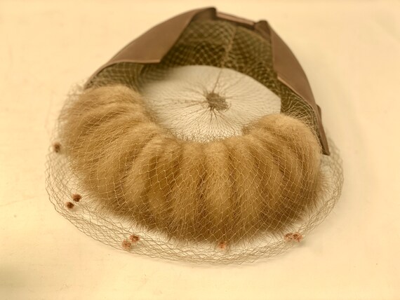 1950's Brown Mink Pillbox Hat with Tulle Netting … - image 7