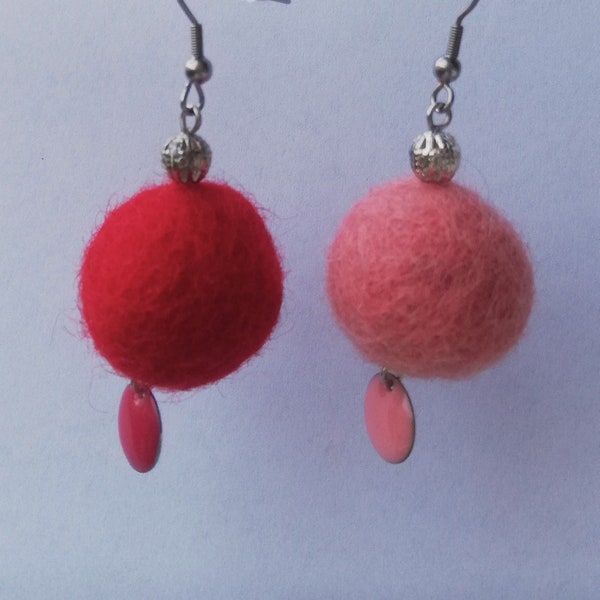 Boucles d'oreilles - laine bouillie rose et céramique