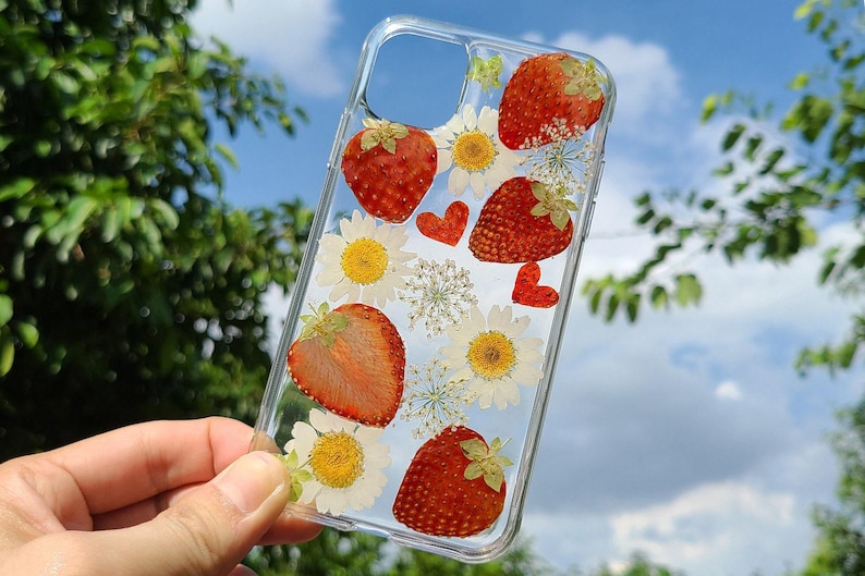 Handgemaakte aardbei geperste bloem telefoonhoesje, iPhone 16 15 14 13 12 11 pro max xr xs x se hoesje, samsung galaxy s25 s24 s23 s22 s21 hoesje afbeelding 4