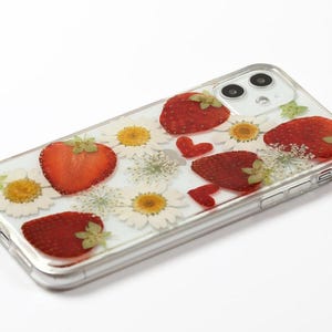 Handgemaakte aardbei geperste bloem telefoonhoesje, iPhone 16 15 14 13 12 11 pro max xr xs x se hoesje, samsung galaxy s25 s24 s23 s22 s21 hoesje afbeelding 3