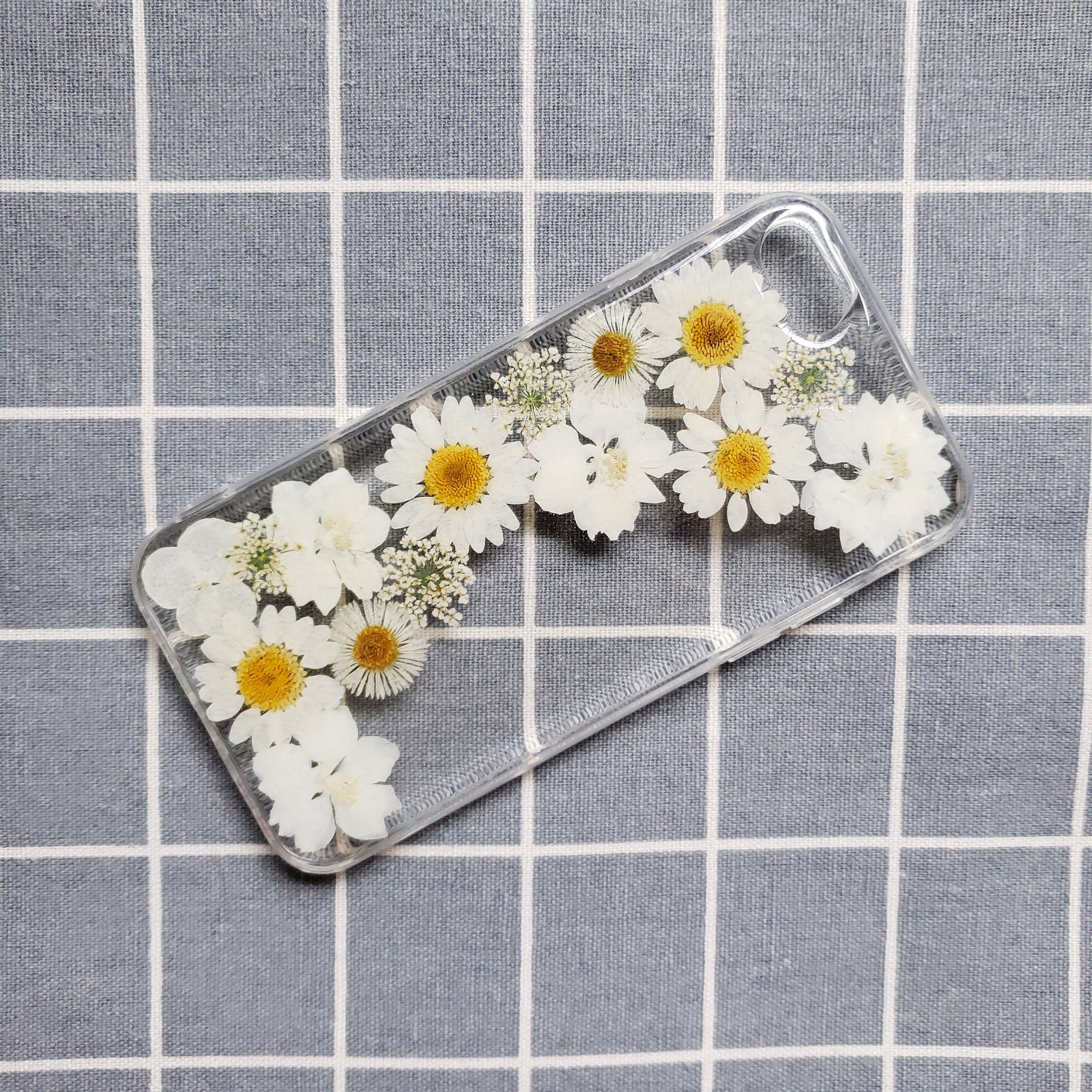 50pcs Natural Dried Daisy Flower, Vacuum Packaging, Pressed Flower for  House Decoration, Jewelry Making, Phone case Decoration (White)