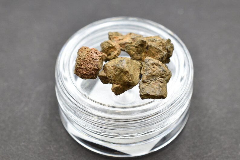 Great for Collectors NonCom Saharan Desert Space Amazing gift design statuette Ordinary Chondrites NWA Stony Meteorite 2 g